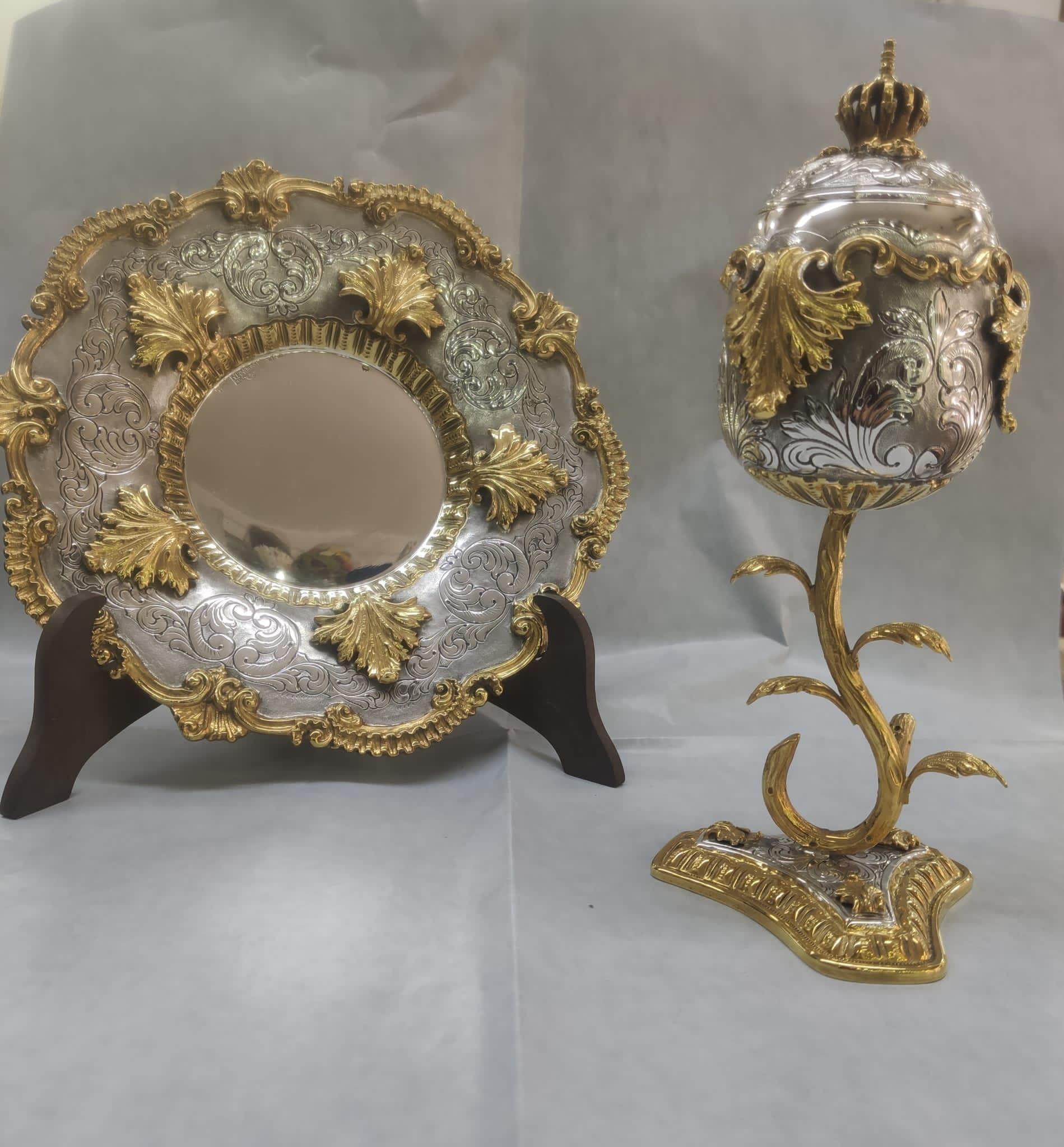 Bown gold large tray with legs