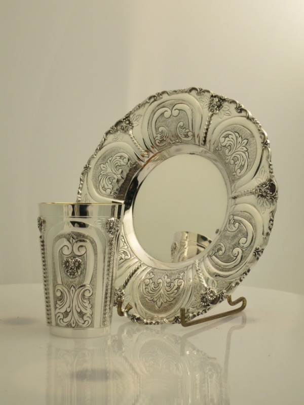 tanola leaf on stand